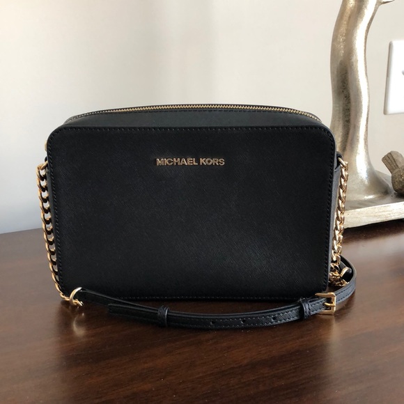 michael kors black crossbody jet set